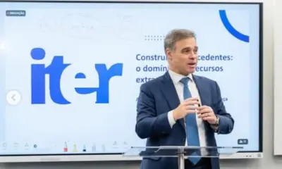 Ministro suspende julgamento que pode cassar governador de Roraima