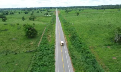 Deracre avança na sinalização da AC-445, que conecta Bujari e Porto Acre