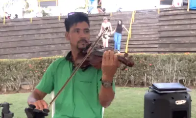 Músicas que confortam: violinista e pianista emocionam famílias