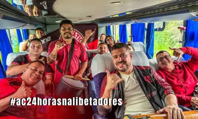 Caravana do Flamengo cruza fronteira em Assis Brasil rumo à Lima