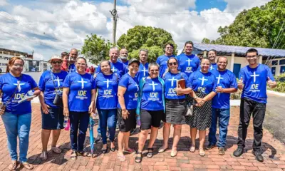 Igreja leva mensagem de fé e conforto a visitantes de cemitério