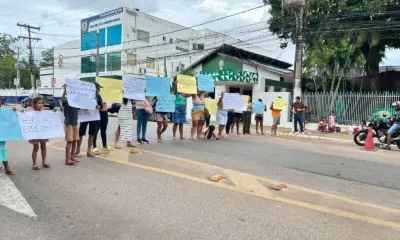Em protesto, moradores da comunidade Marielle Franco cobram diálogo com o governo