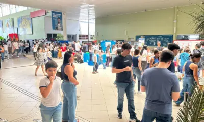Colégio Anglo promove Feira do Conhecimento com trabalhos criativos e experimentos científicos