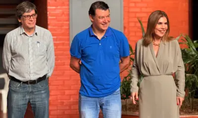 Duarte entrega novos micro-ônibus e soma de R$ 8 milhões repassados à Ufac