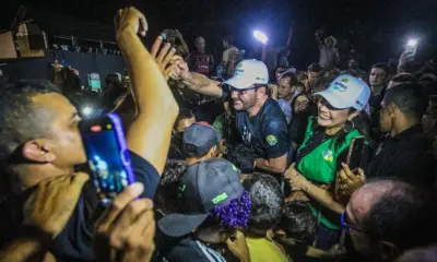 Governador faz primeira travessia na ponte da Sibéria com multidão e é ovacionado