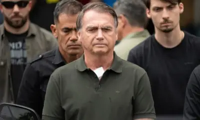 Com tornozeleira violada, Bolsonaro disse a agentes que usou solda