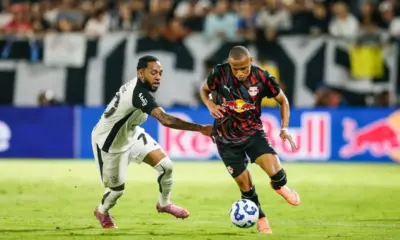 Com gol nos acréscimos, Red Bull Bragantino bate Corinthians no Brasileirão