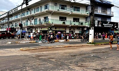 Com produtos a partir de R$ 1, loja atrai fila quilométrica em Cruzeiro do Sul