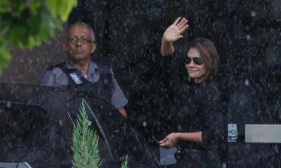 Michelle visita Bolsonaro na PF e desabafa: “dias difíceis”