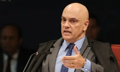 Moraes dá 24h para defesa de Bolsonaro explicar violação da tornozeleira