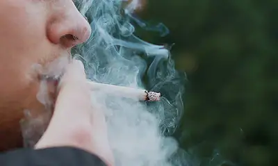 No AC, aluno advertido por fumar em escola quebra pia e acaba na delegacia