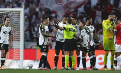 Inter e Atlético-MG empatam sem gols em jogo com polêmicas de arbitragem