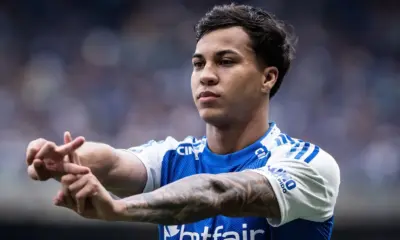 Com dois de Kaio Jorge, Cruzeiro bate o Vitória no Brasileirão