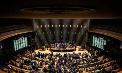 Câmara aprova projeto que dificulta aborto legal em crianças e adolescentes