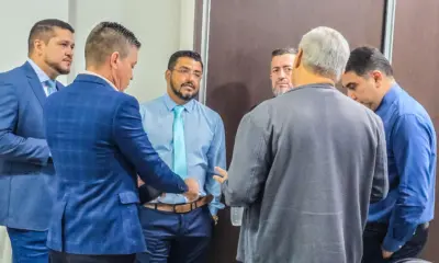 Sessão extraordinária da Câmara  para votação de projetos atrasa por falta de quórum