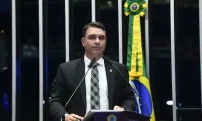 Flávio diz que existe um “preço” para seguir com candidatura “até o fim”