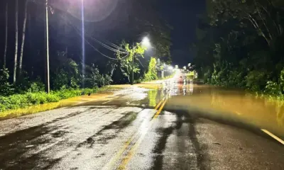 Avenida fica intrafegável após fortes chuvas em Rio Branco