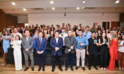 Maior turma de Medicina da Uninorte recebe carteira profissional no Acre