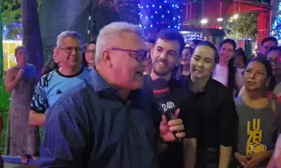 Religiosos aproveitam movimentação na praça para evangelizar