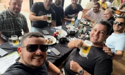 Amigos fazem despedida de solteiro com tour de Kombi por bares de Rio Branco