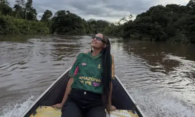 Gleice Damasceno encara 5 horas de barco para participar de projeto social