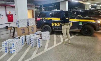PRF apreende 6 mil maços de cigarros contrabandeados após perseguição no AC