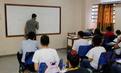 Professores do Amazonas receberão bônus do Fundeb que pode chegar a R$ 16,5 mil