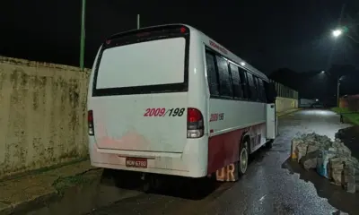 PM apreende quase duas toneladas de drogas em micro-ônibus abandonado no interior do AM