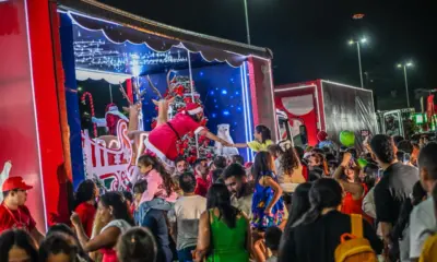Caravana de Natal da Coca-Cola movimenta público no Assai e Via Verde Shopping