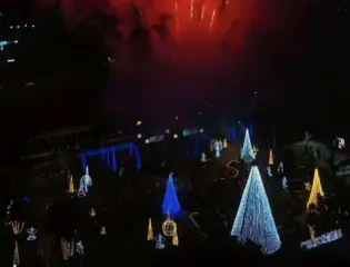 Tarauacá acende luzes natalinas na Praça Municipal