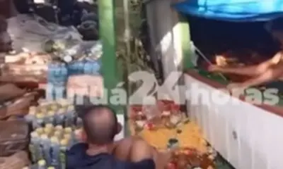 Bombeiros recuperam motores após naufrágio no Rio Juruá