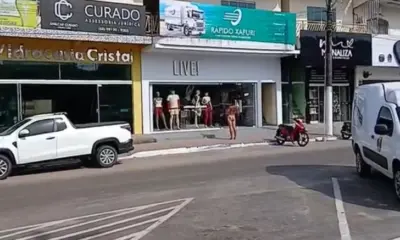 Homem flagrado andando pelado em ruas de Cruzeiro do Sul pode ter fugido de hospital