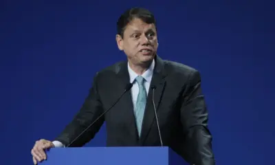 Diante de Lula, Tarcísio critica polarização: “Hora de mudar essa chave”