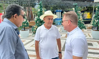 Bocalom vistoria iluminação natalina e anuncia R$ 80 milhões injetados em 13º salário
