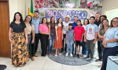 Crianças visitam Prefeitura após seleção para intercâmbio educacional na Nasa e na Disney