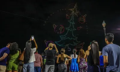 Multidão acompanha primeiro show de drones em Rio Branco