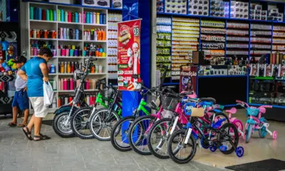 Mesmo com expectativa de aumento nas vendas, comércio de Rio Branco não deve ampliar contratações no Natal de 2025