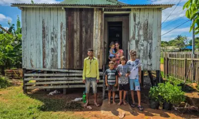 No AC, família com 9 filhos tem Bolsa Família suspenso e sonha com alimento no Natal: “meu filho chora pedindo leite”