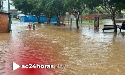 Moradores do bairro Boa União sofrem com alagação nas ruas devido forte chuva