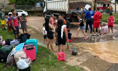 Sete famílias indígenas são removidas de área alagada no bairro da Base