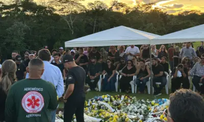Sob comoção, lágrimas e louvor, Betão é sepultado no Cemitério Morada da Paz
