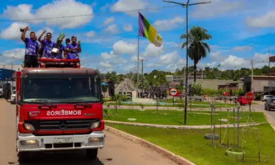 Seleção de Brasiléia é recebida pelo prefeito e desfila em carro aberto