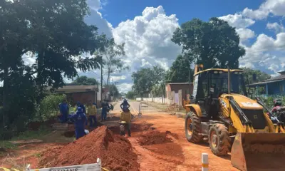 Erosão provoca interdição total da rua José Magalhães, próximo ao Horto Florestal