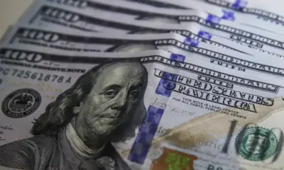 Dólar aproxima-se de R$ 5,60 com remessas de empresas ao exterior