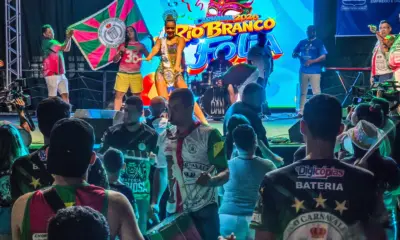 Unidos do Fuxico apresenta samba-enredo e candidatas à realeza