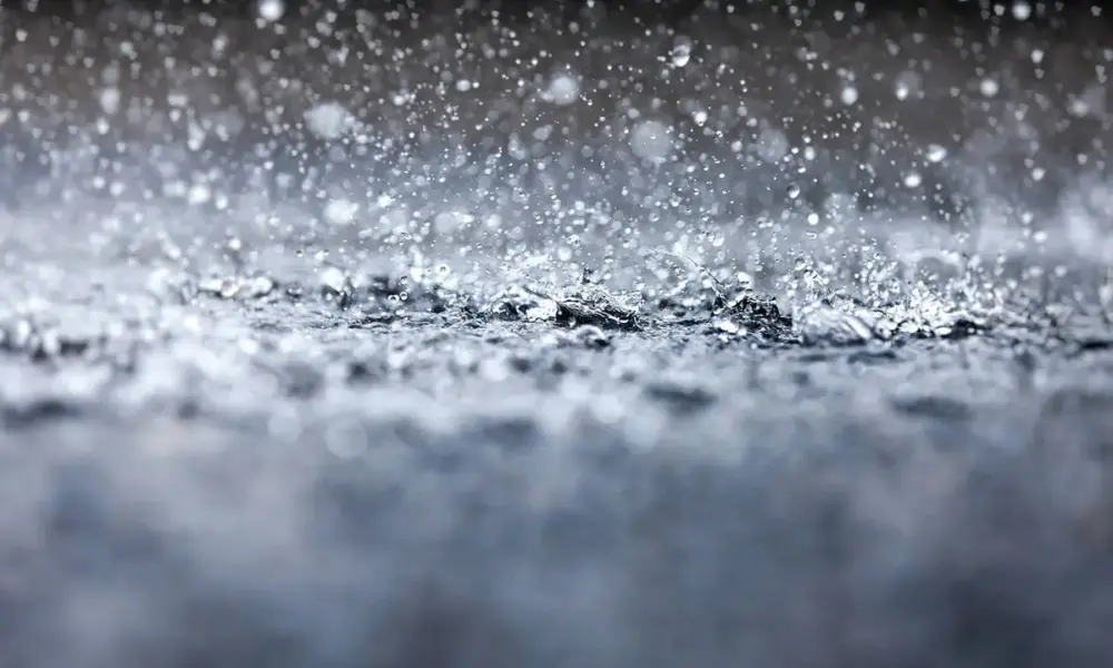 A chuva noturna desperta memórias adormecidas…