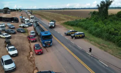 Manifestação bloqueia trechos da BR-364 em Rondônia e afeta tráfego para o Acre
