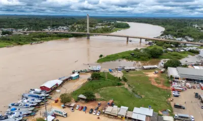 Nível do Rio Juruá diminui e chega à cota de alerta no interior do Acre