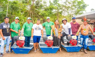 Equipamentos agrícolas e barcos são entregues em aldeias indígenas de Porto Walter