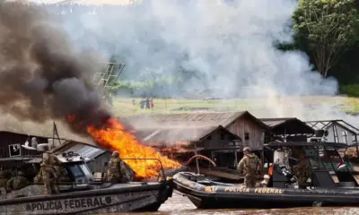 PF destrói mais de 375 dragas e causa prejuízo de R$ 1,4 bilhão ao garimpo ilegal no AM